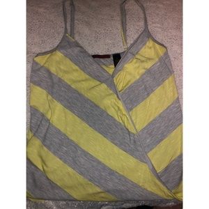 Adorable BKE wrap tank top. Size Small.
